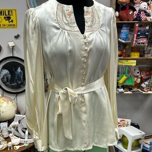 VINTAGE GUNNIES by Jessica McClintock Elegant Cream Embroidered Women's Top.